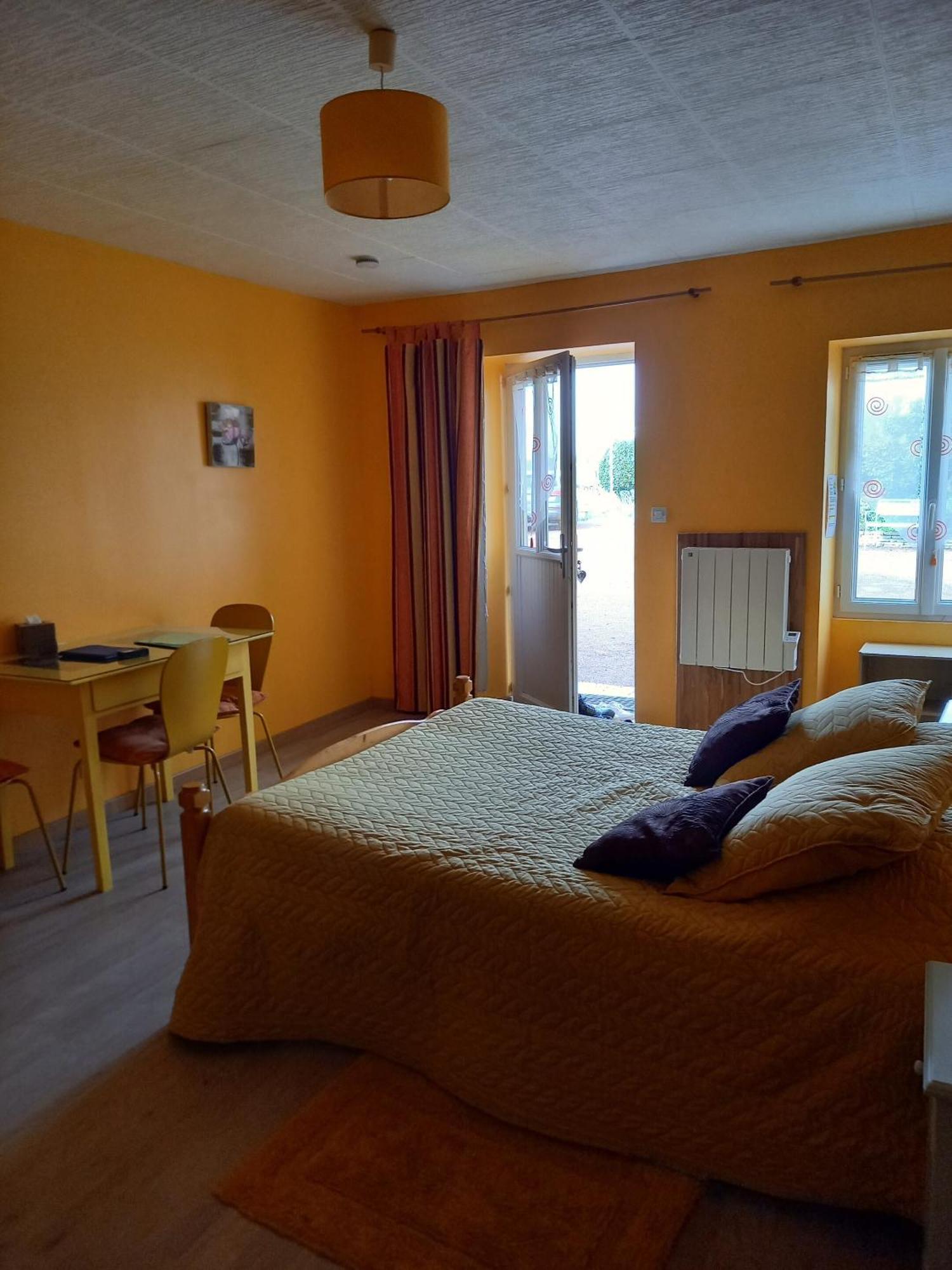 เลส แบคชูเซียนส์ Hotel Saint-Georges-sur-Layon ห้อง รูปภาพ