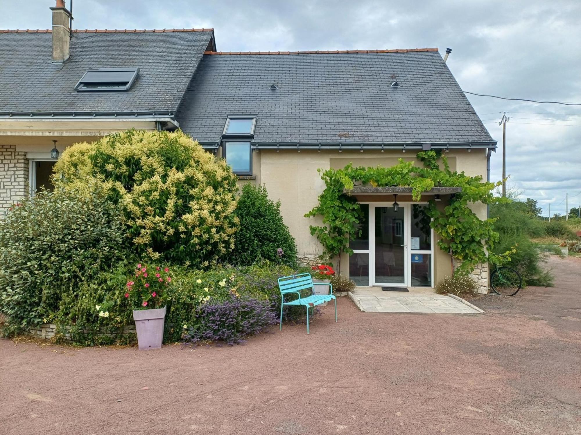 เลส แบคชูเซียนส์ Hotel Saint-Georges-sur-Layon ภายนอก รูปภาพ
